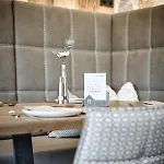 Rainerhof מלון דירות 4*