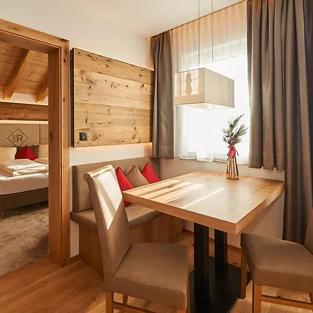 Rainerhof Apartahotel 4*